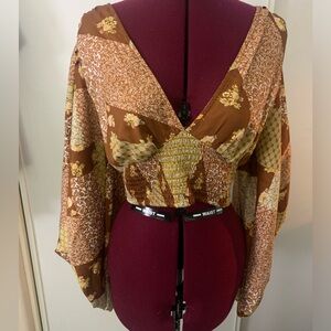Live 4 Truth brown/beige print cropped top w/ balloons sleeves& deep vee, Size L